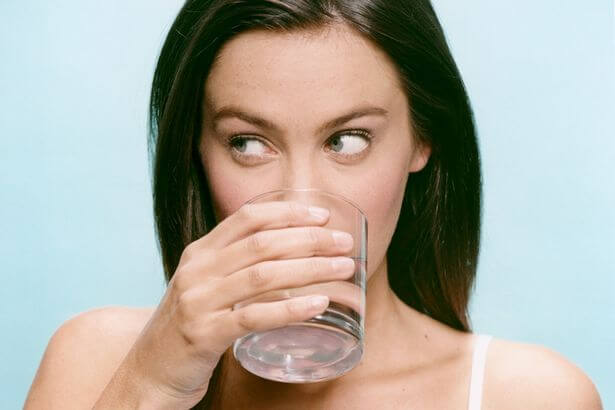 water tegen ziekte darm klachten na het eten